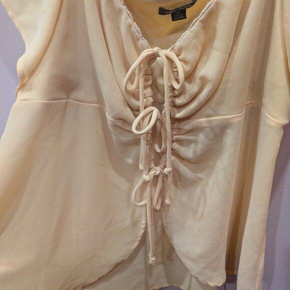 Flowy yellow sheer top with bows - Picture 4 of 6